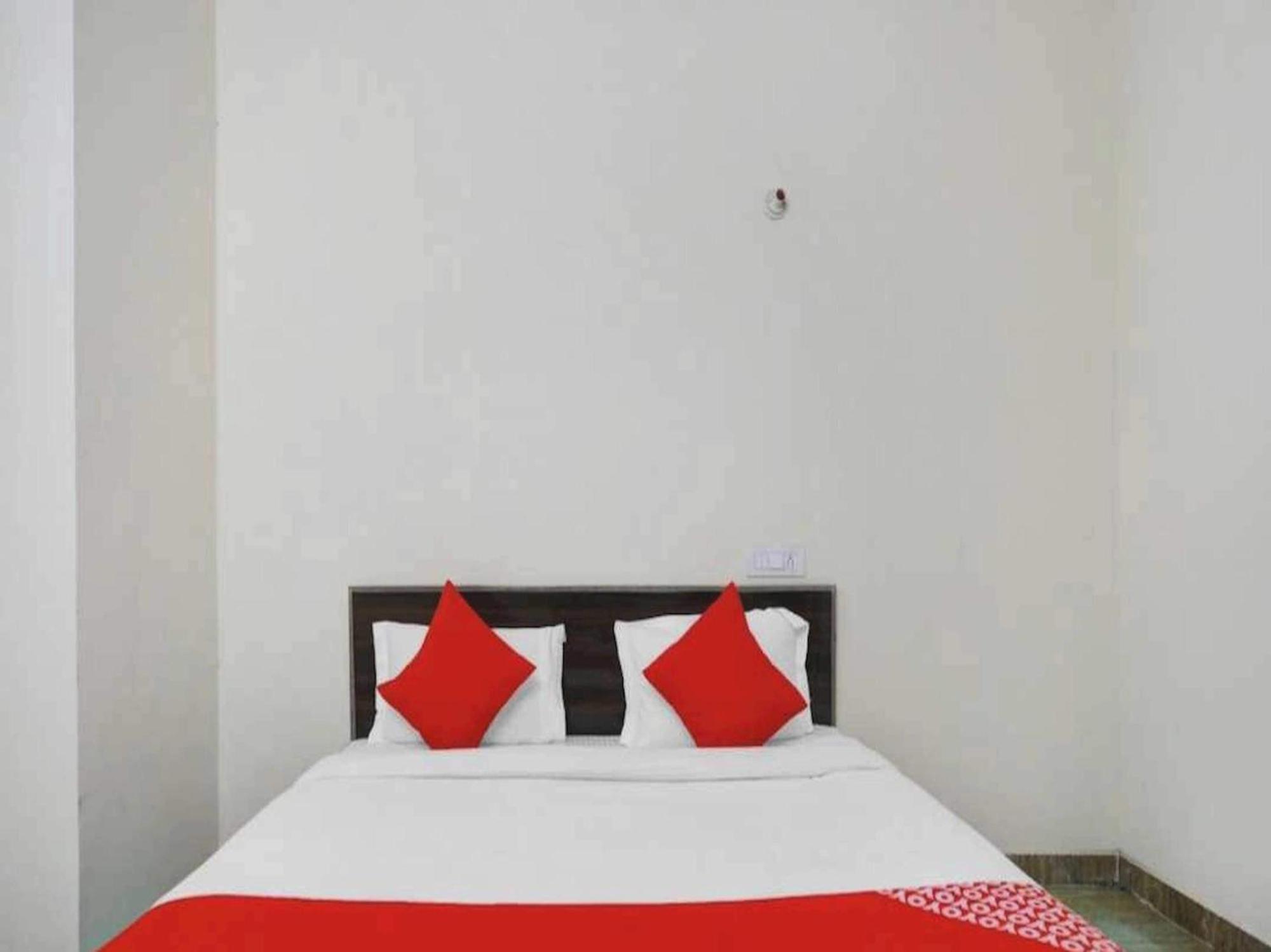 Hotel Sky Bird Bhauli Luaran gambar