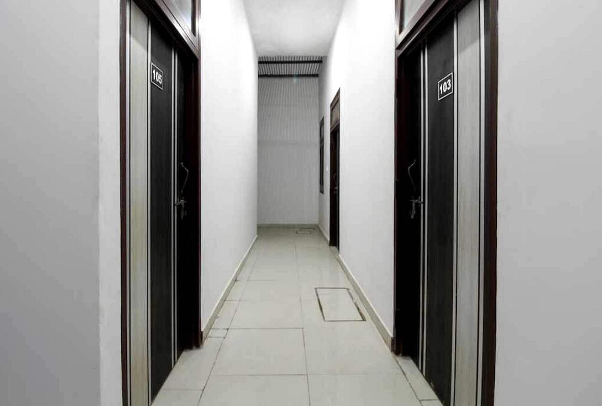 Hotel Sky Bird Bhauli Luaran gambar