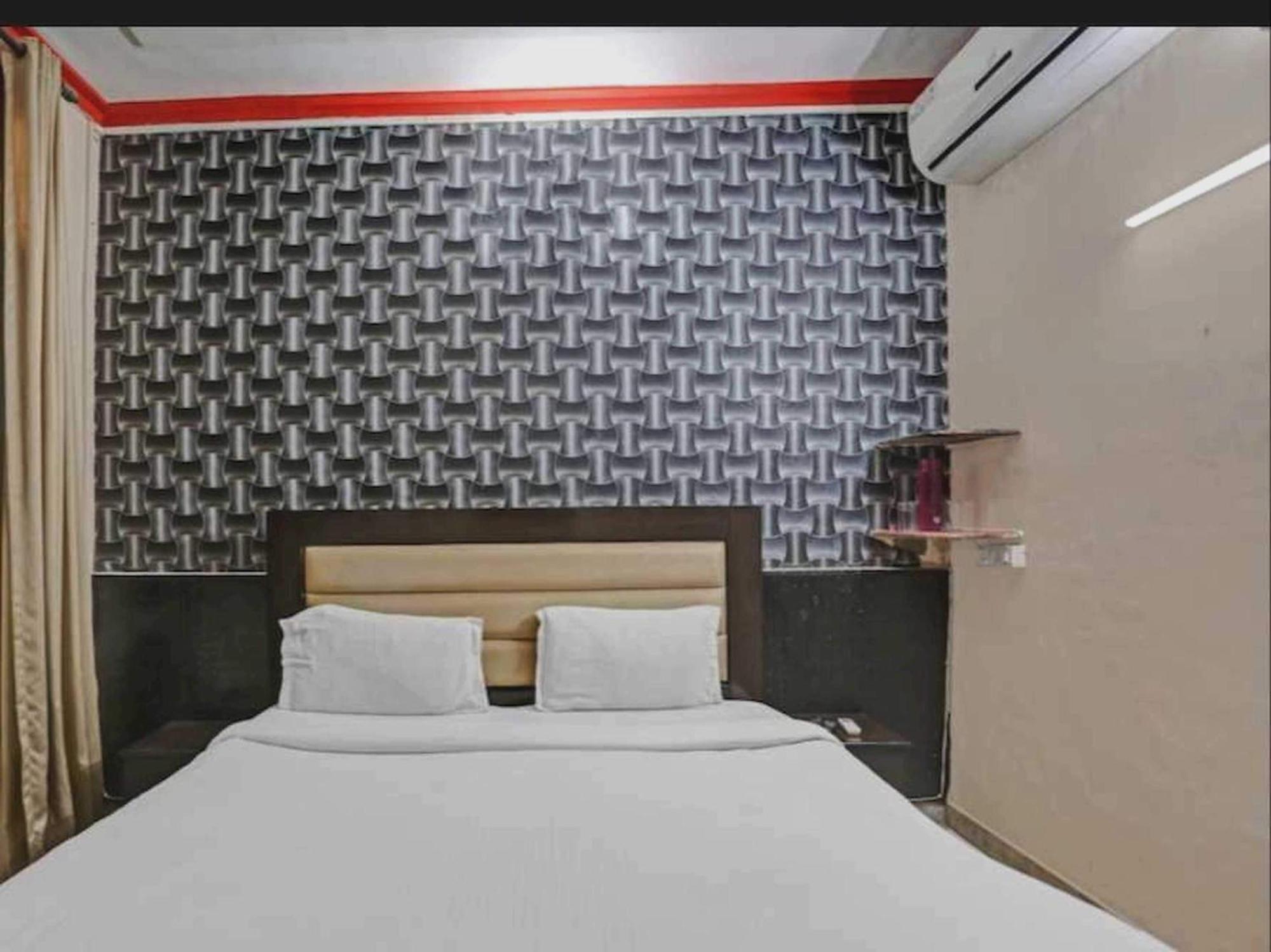 Hotel Sky Bird Bhauli Luaran gambar