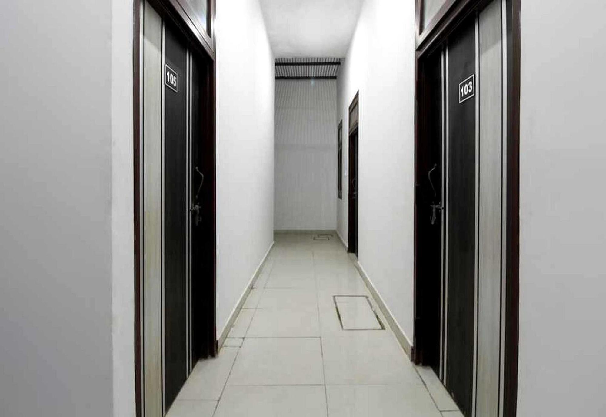 Hotel Sky Bird Bhauli Luaran gambar